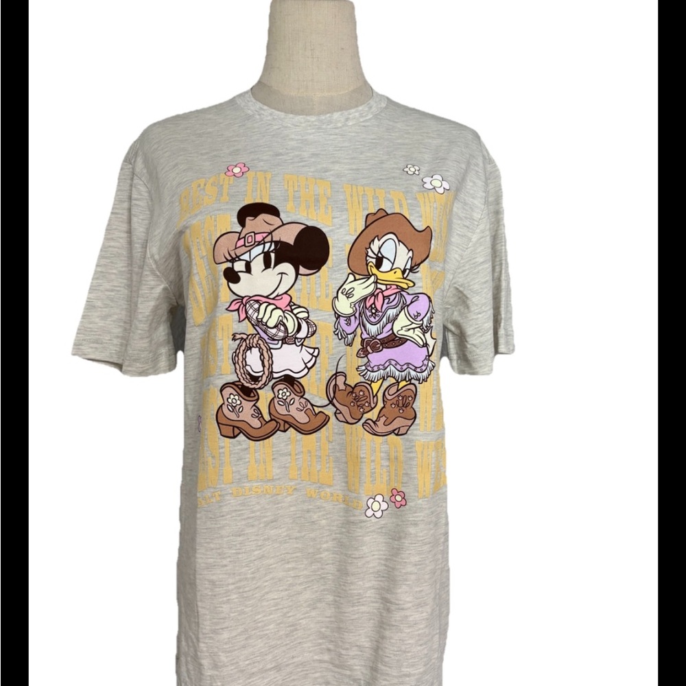 Disneyl Walt Disney world.  Minnie & Daisy Cowgirls Best In The West T-shirt Ne - Picture 4 of 7